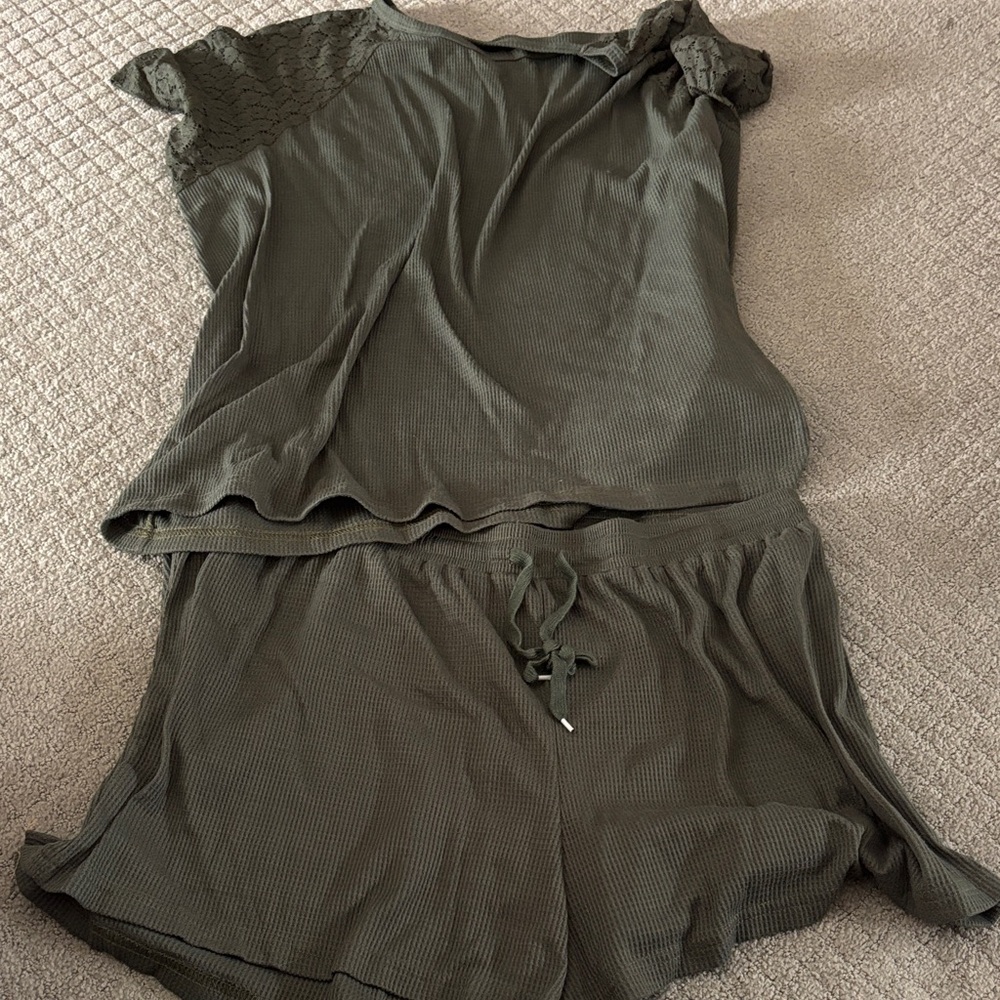 SHEIN Olive Green Women Shorts Set